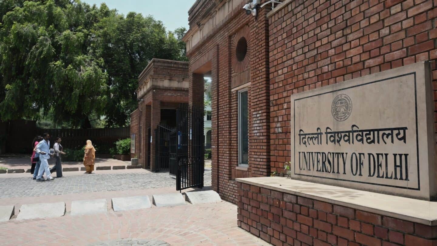 After alleged Aastha Kunj Park rape, Kamala Nehru students march