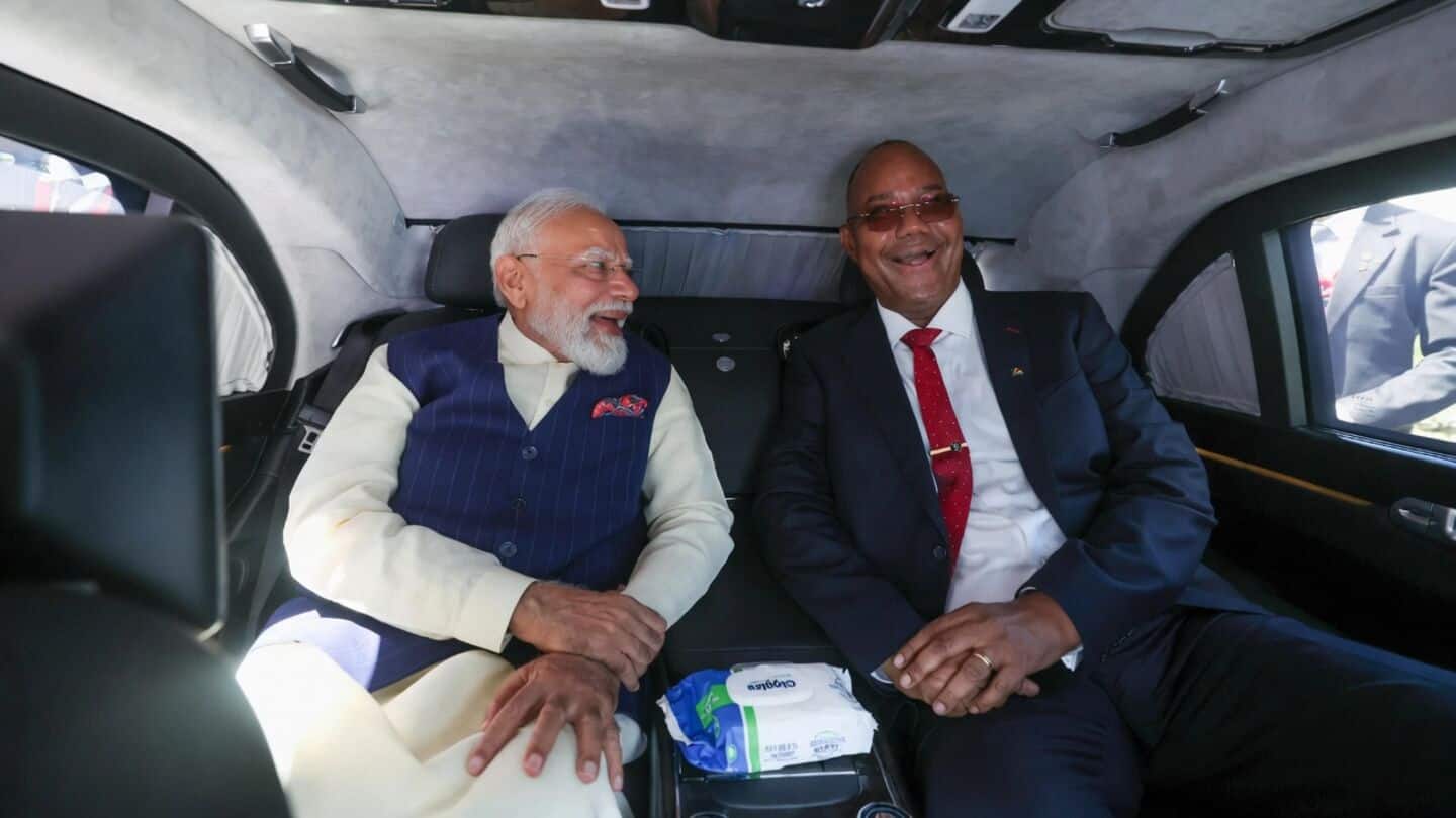 Prime Minister Narendra Modi brings Indian handicrafts to Seychelles leaders