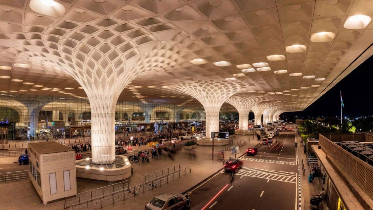 Heavy rains disrupt Mumbai airport, 184 flights delayed 18 canceled