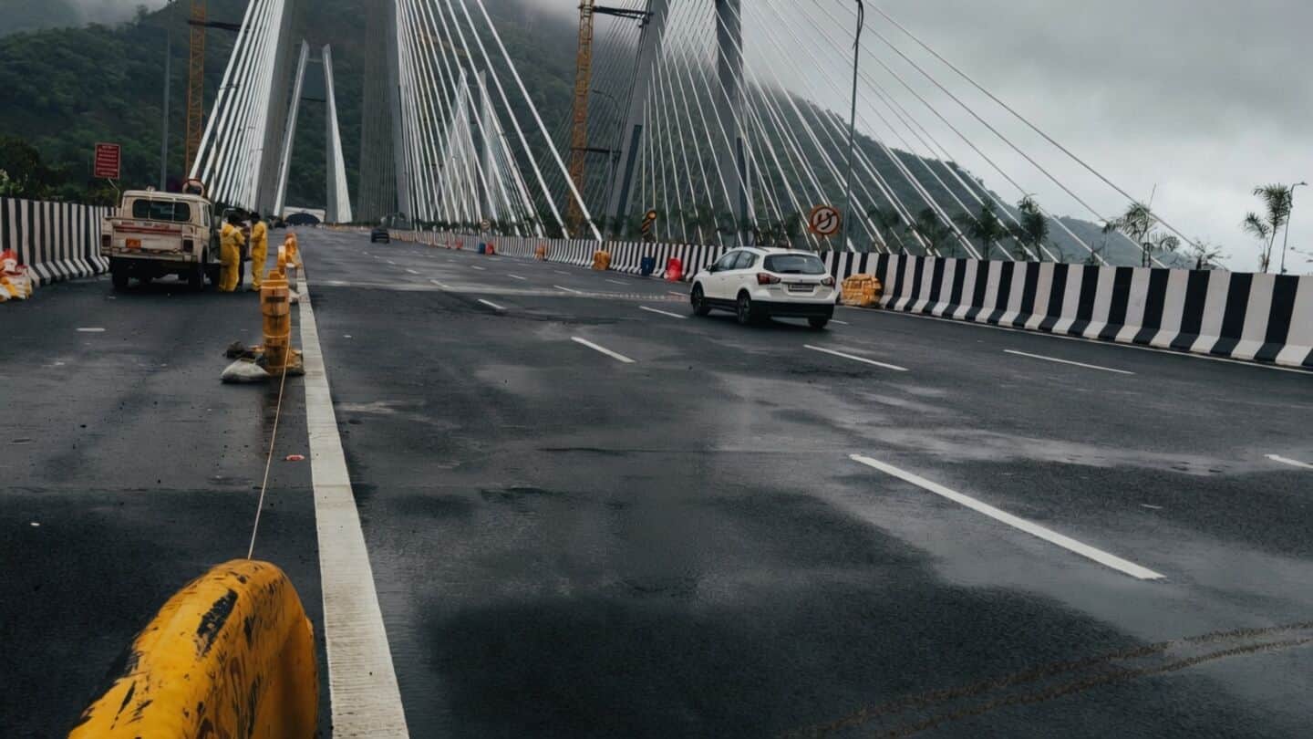 Pune-Mumbai expressway missing link opened by Devendra Fadnavis develops potholes