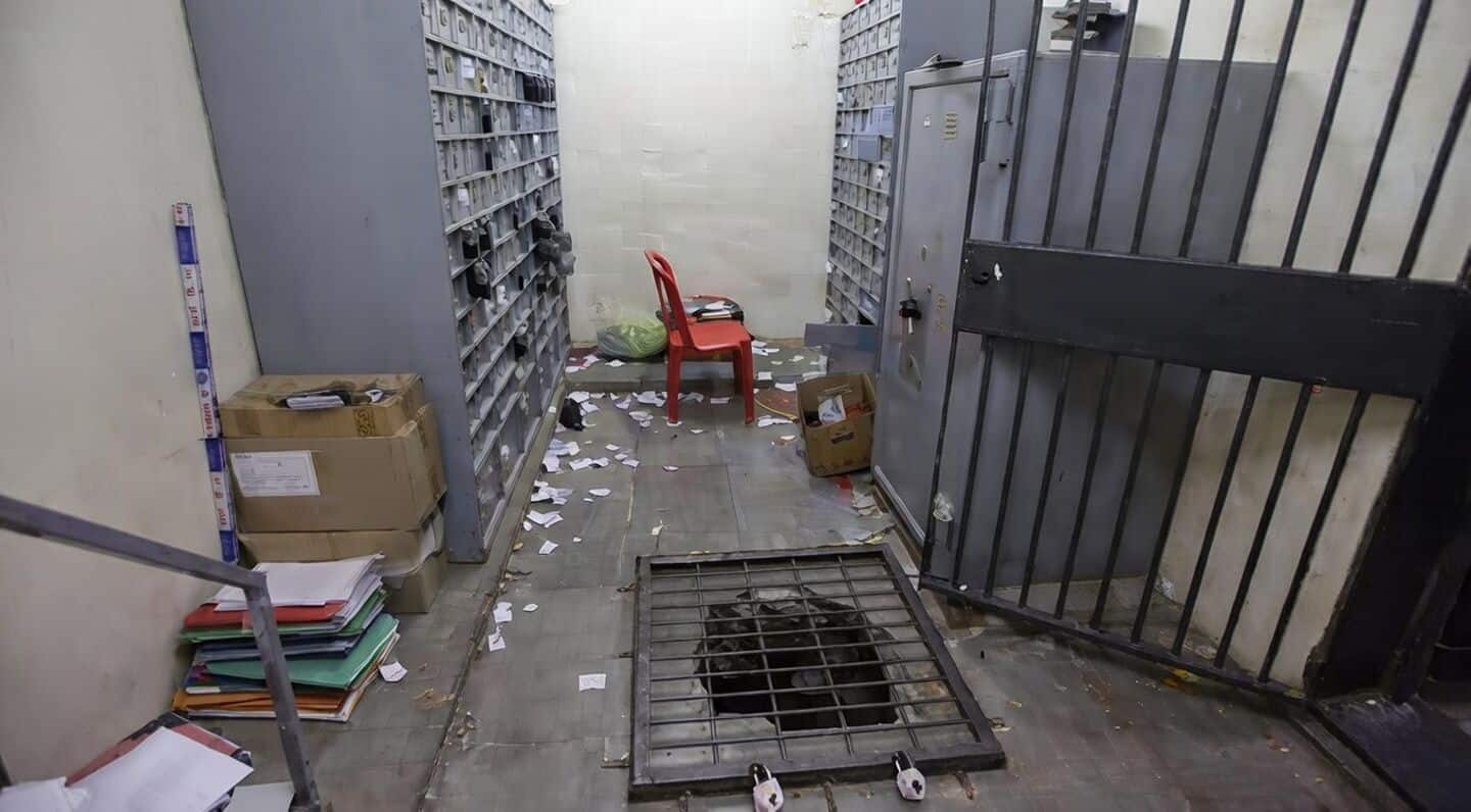 Five armed men rob Bank of Maharashtra branch in Singrauli