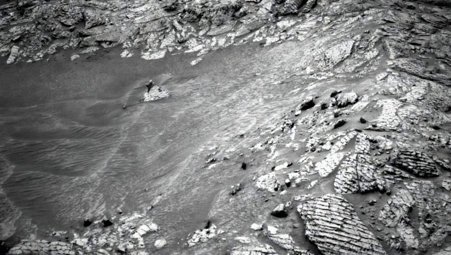 NASA's Curiosity rover defers Antofagasta crater drilling after wind-blown sand