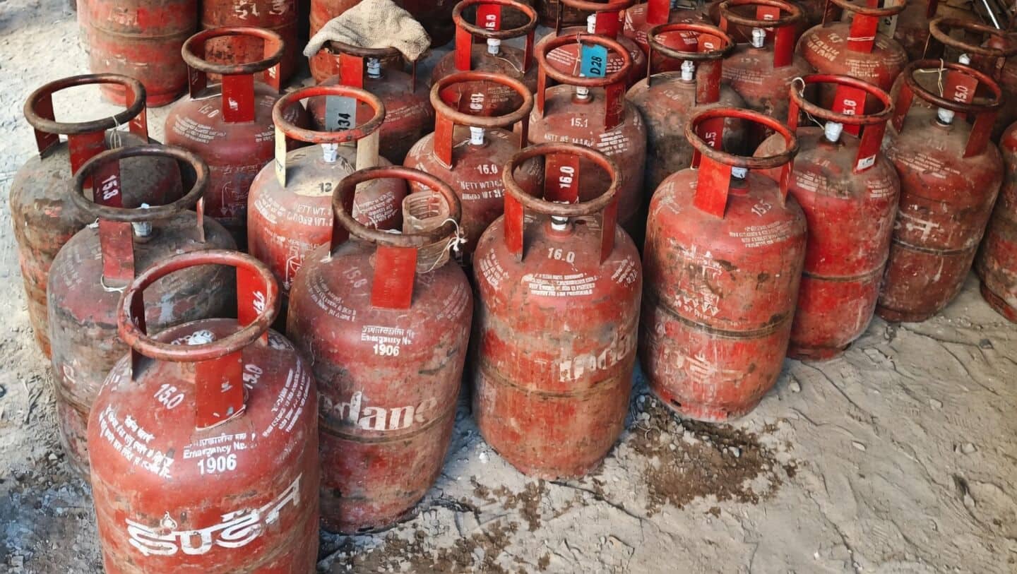 Delhi: Illegal LPG cylinder racket busted in Sangam Vihar