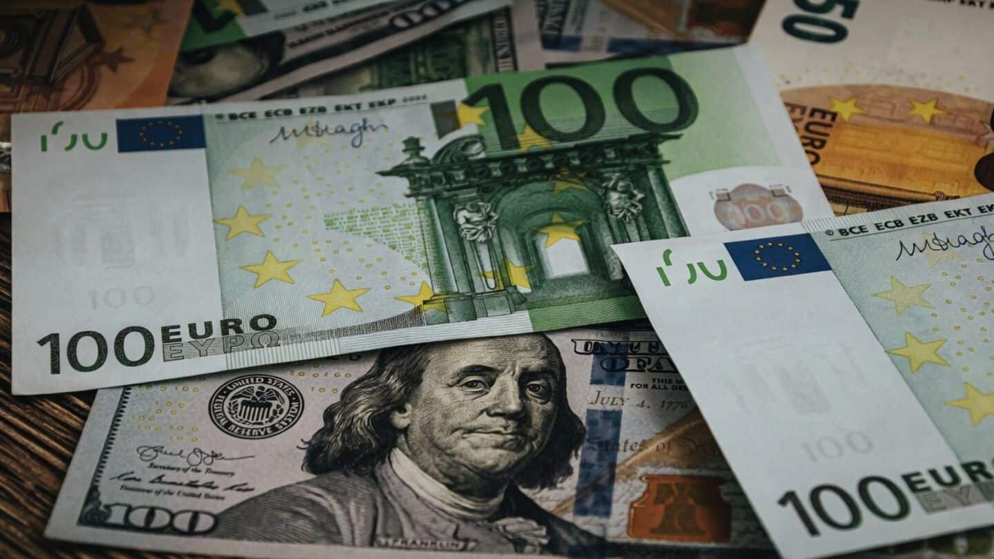 Euro falls to $1.1299 amid inflation and political uncertainty