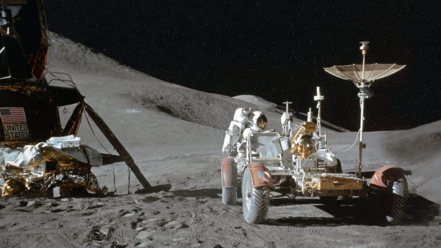 Researchers urge NASA to build Moon lab for alien microbes