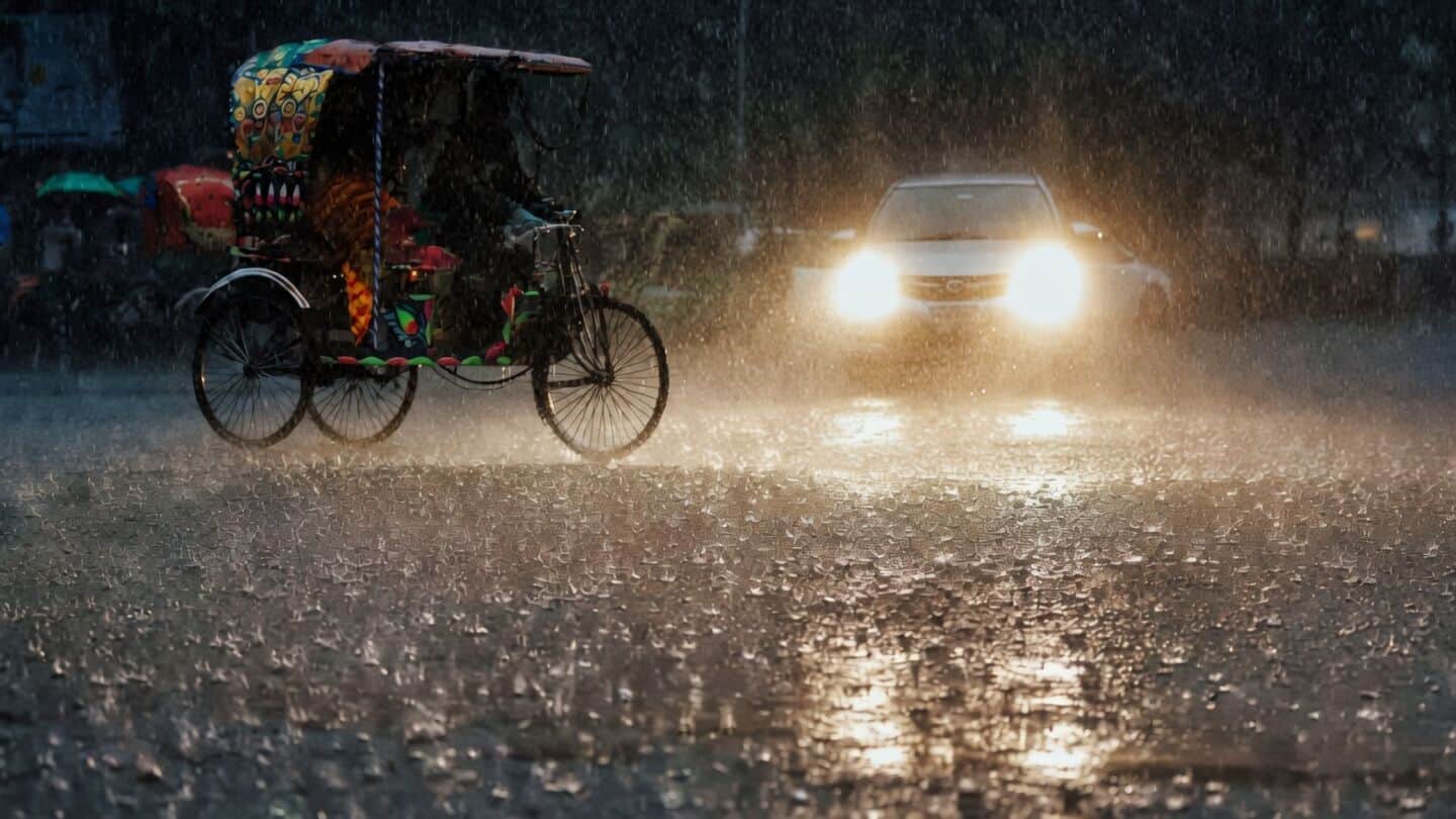 IMD warns heavy rain Odisha, Chhattisgarh, thunderstorms Delhi, Kerala