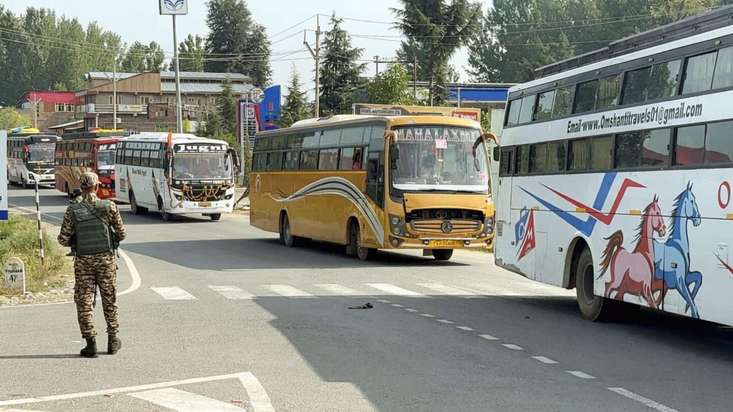 Amarnath pilgrims' bus crashes on Jammu-Srinagar National Highway, 18 injured