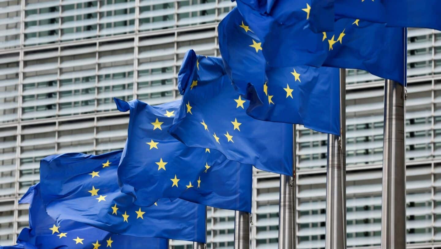 EU weighs Starlink and Amazon use of mobile satellite spectrum