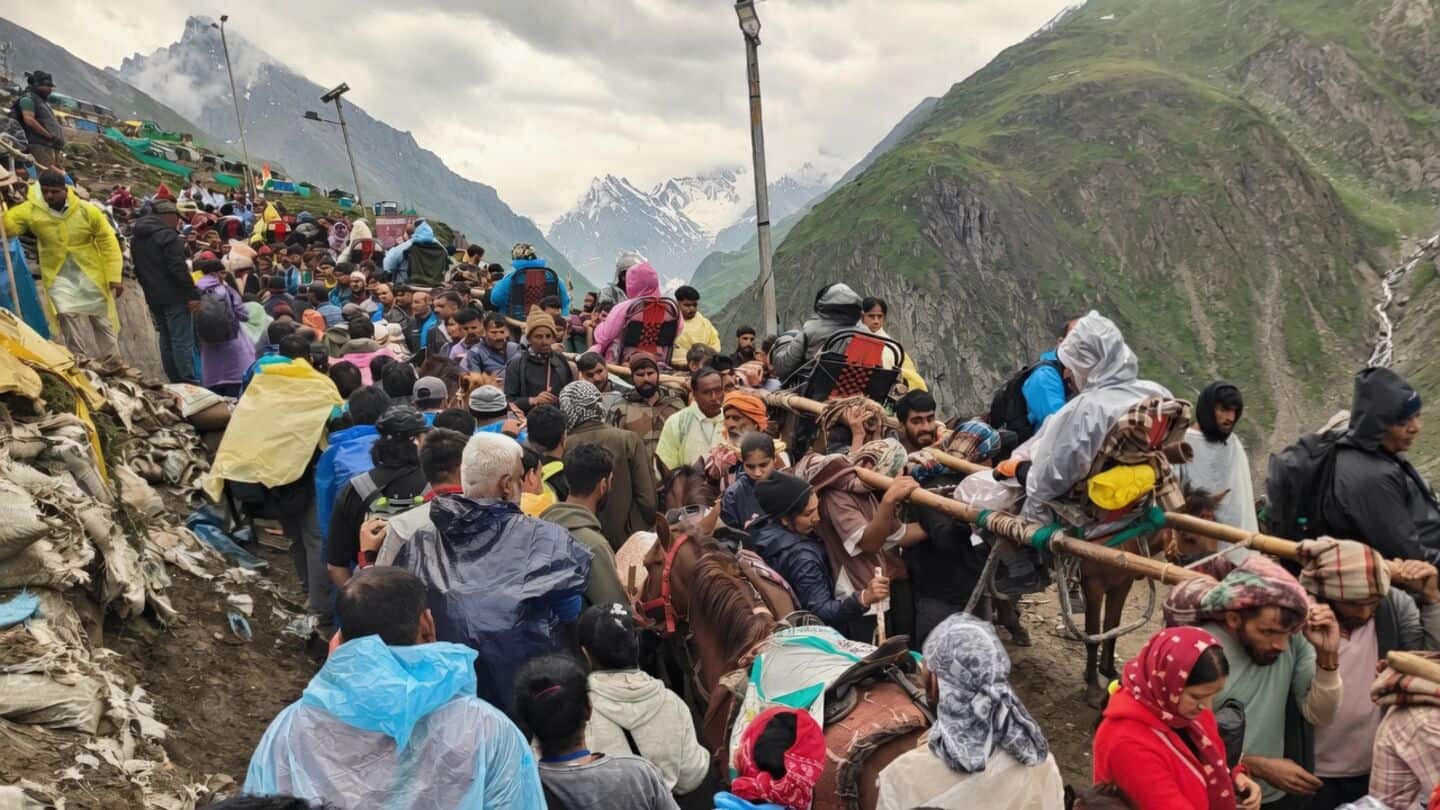 Amarnath Yatra convoys from Jammu halted, pilgrims urged to shelter