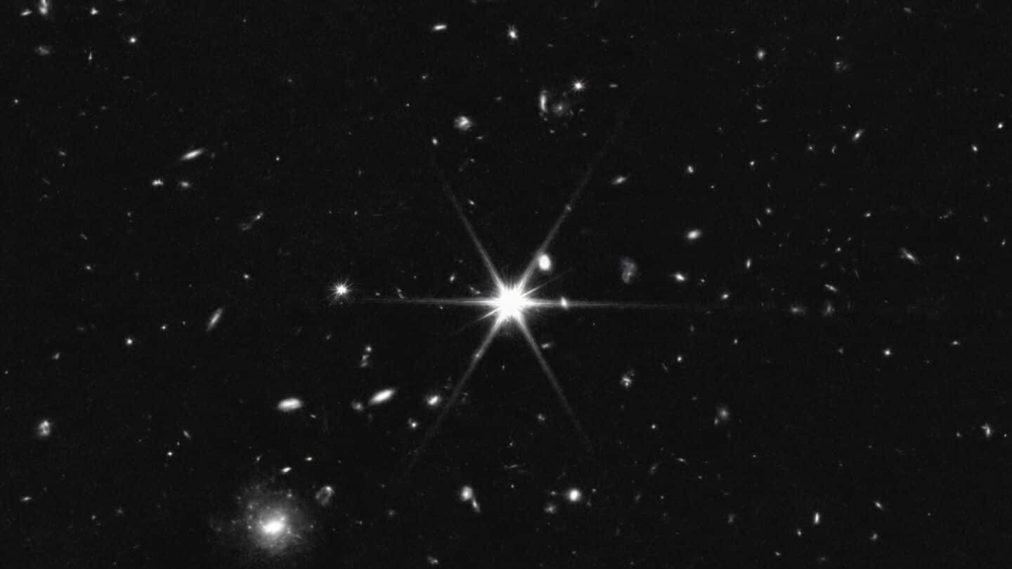 NASA's Chandra detects ancient quasar's hot gas in early universe