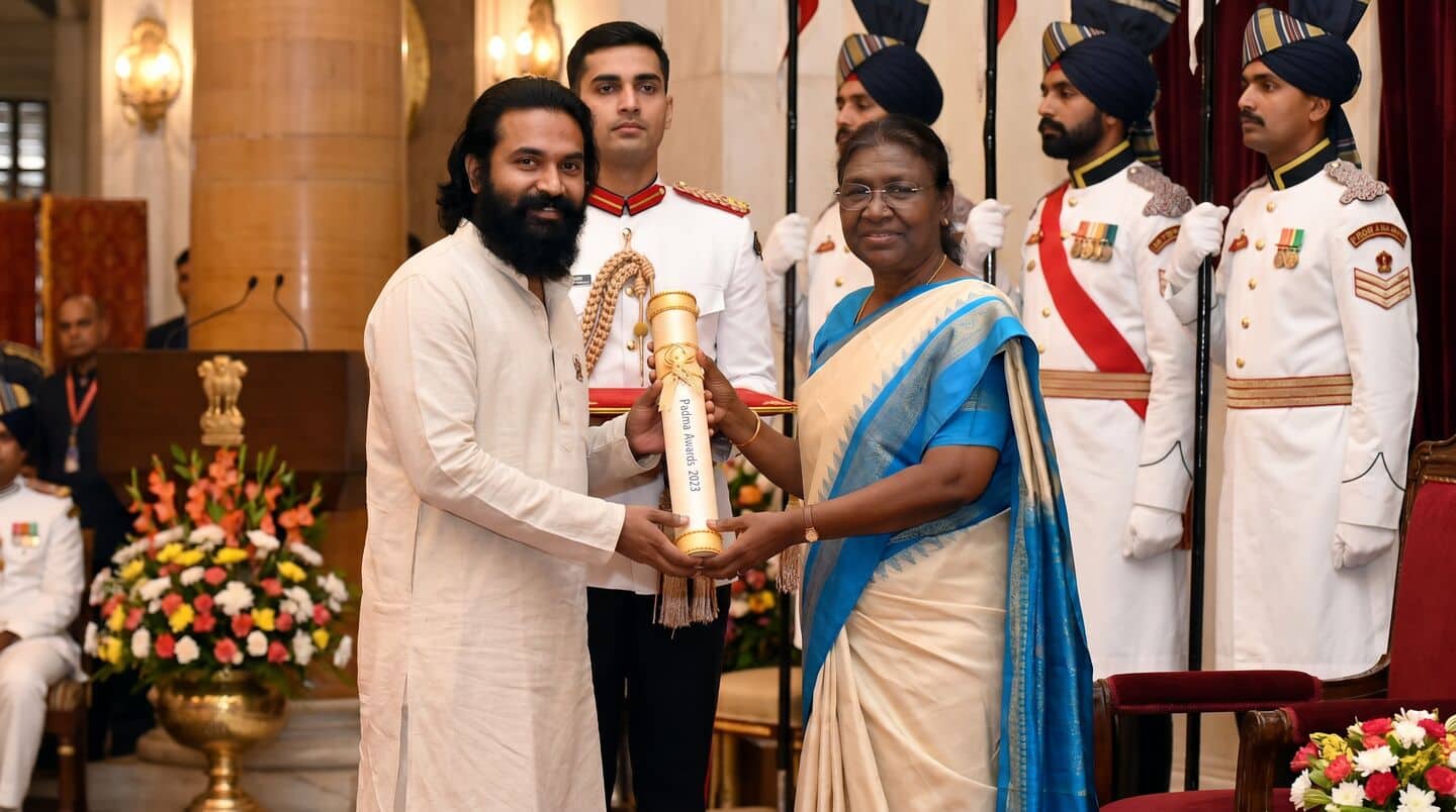 Chatterjee receives Padma Shri from President Murmu at Rashtrapati Bhavan