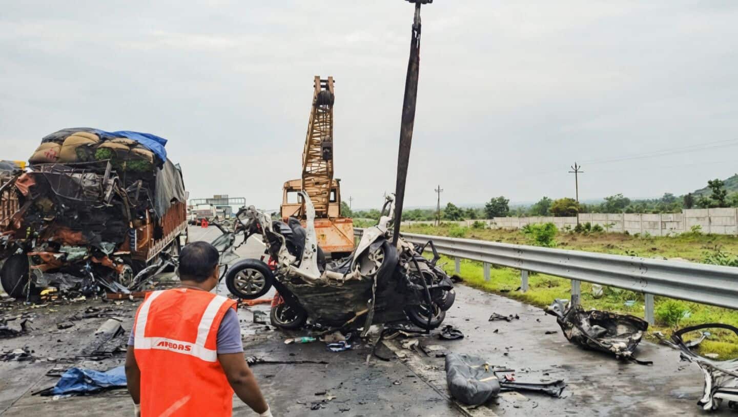 Deadly Wardha crash on Samruddhi Expressway kills 6, halts traffic