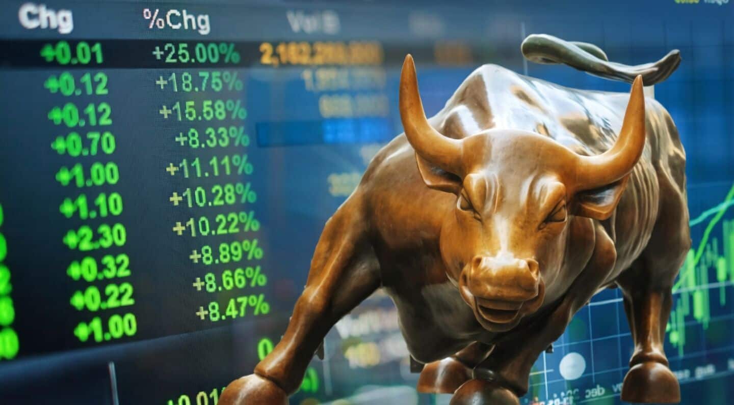 IT stocks, Reliance and banks lift Sensex near 1,000 points