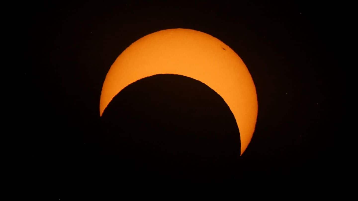 Rare partial solar eclipse over 90% coverage across Wales tonight