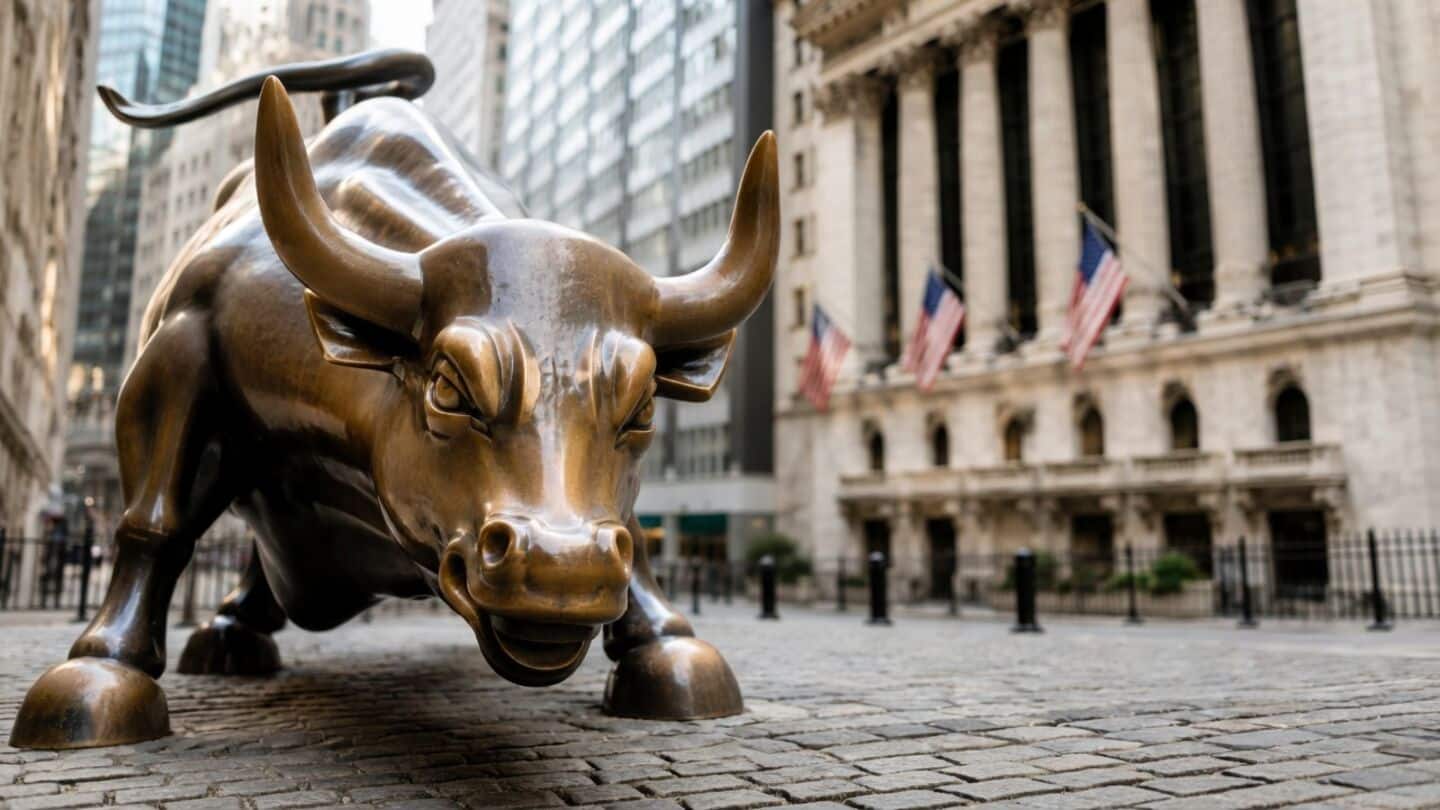 US stock futures climb as Treasury yields dip before earnings