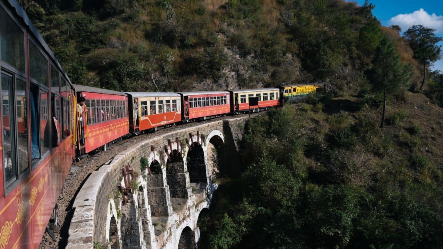 Landslide halts Kalka-Shimla Express between Gumman and Koti, 172 stranded