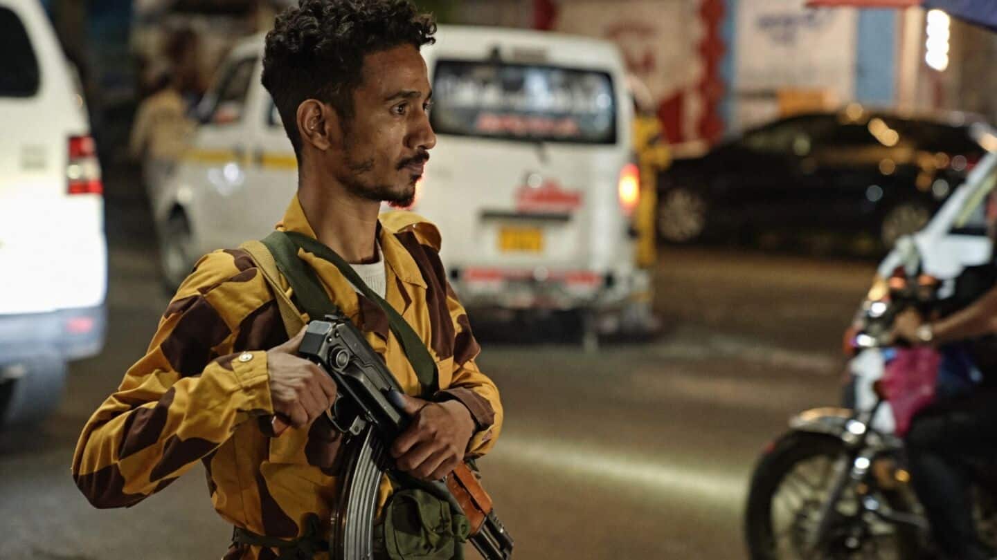 Houthis clash with Saudi-backed forces near Bab al-Mandeb, 80+ killed