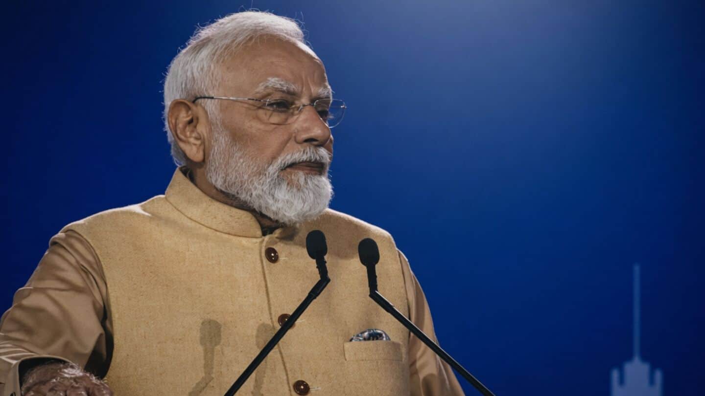 Narendra Modi greets 30,000 Indians in Melbourne, celebrates cultural ties