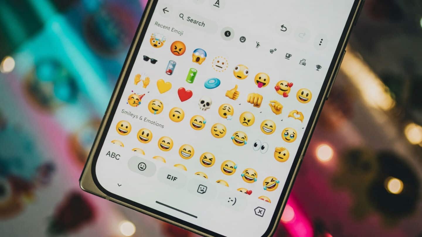 Google adds emoji size slider to Gboard beta version 18.0.3.x