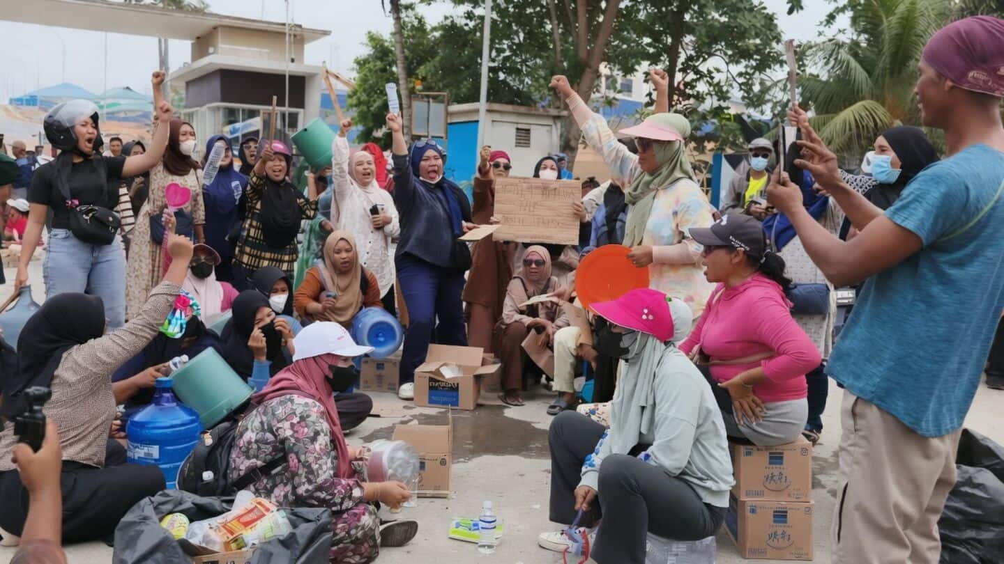 Batam Island residents protest, accuse data centers after taps dry