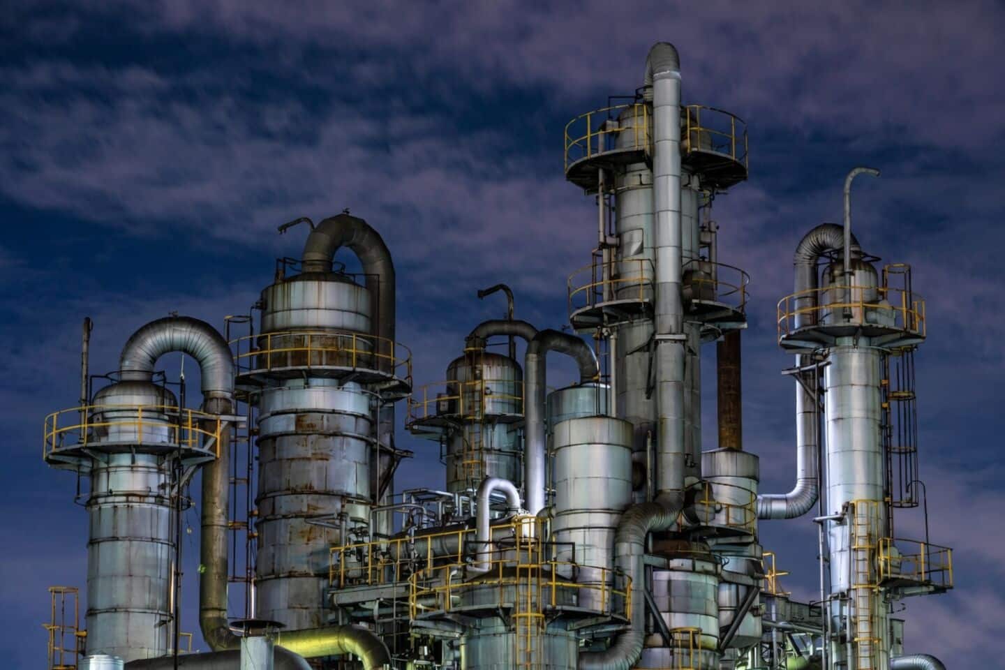 Oil prices soar 29% as Middle East conflict escalates