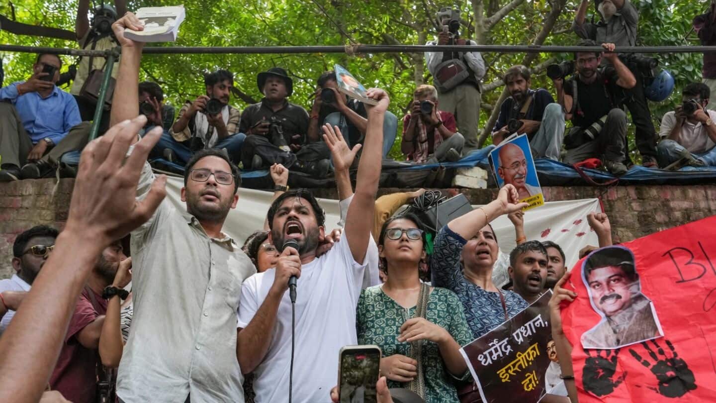 Abhijeet Dipke challenges communal politics, questions jobs at Jantar Mantar