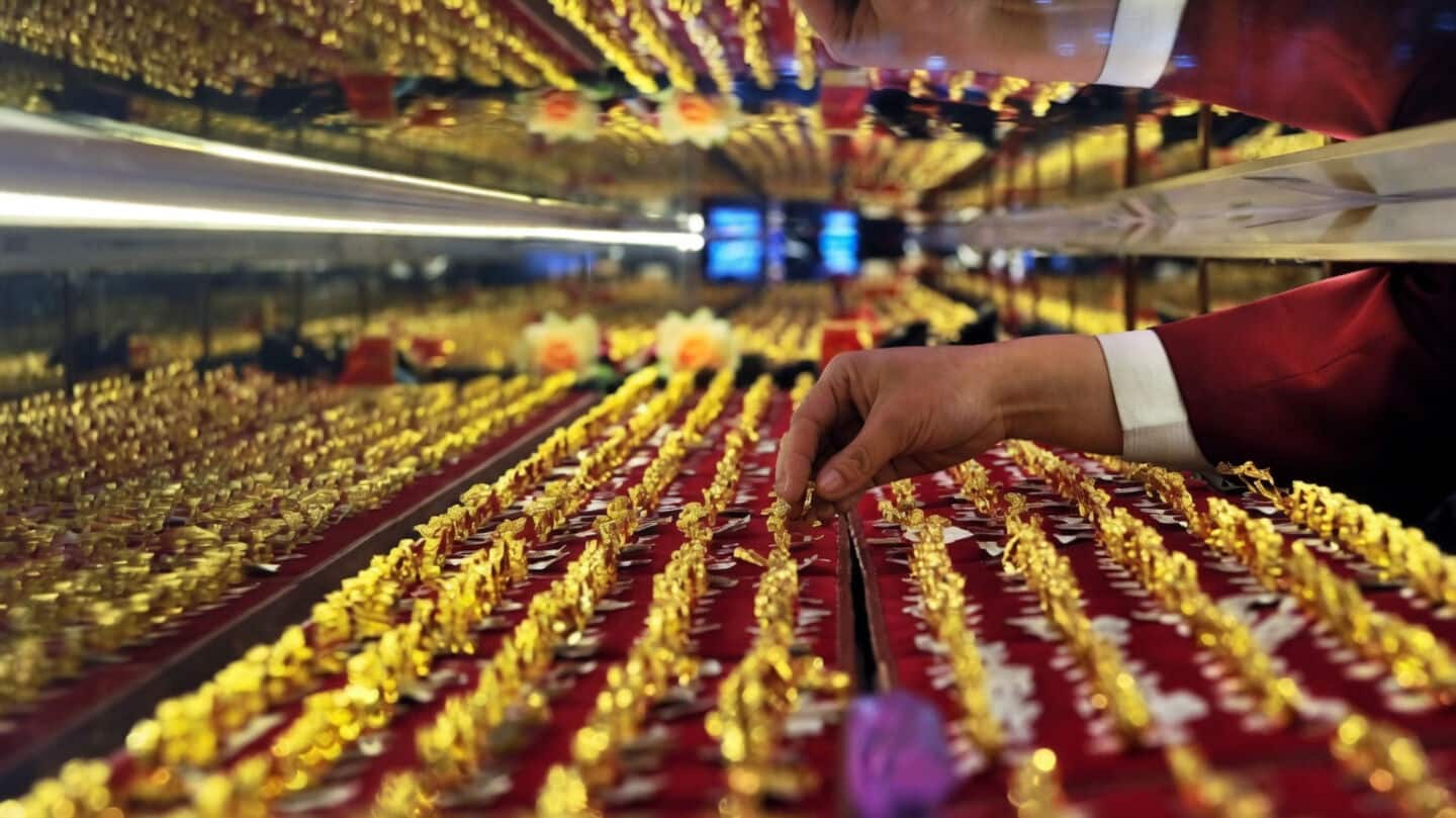 India's organized gold jewelry sales to fall 13-15% in FY27