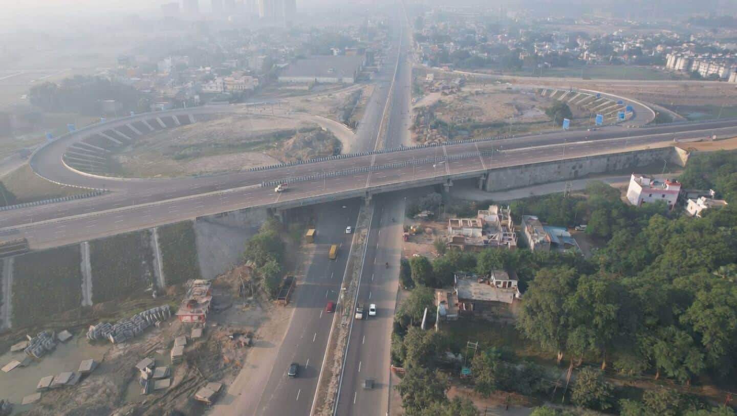 Lucknow-Kanpur expressway opens next month 30-minute trips ₹275 toll