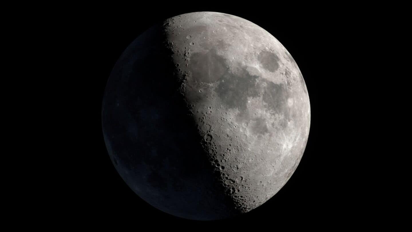 May 1st quarter moon shows 'X' and 'V' shapes tonight