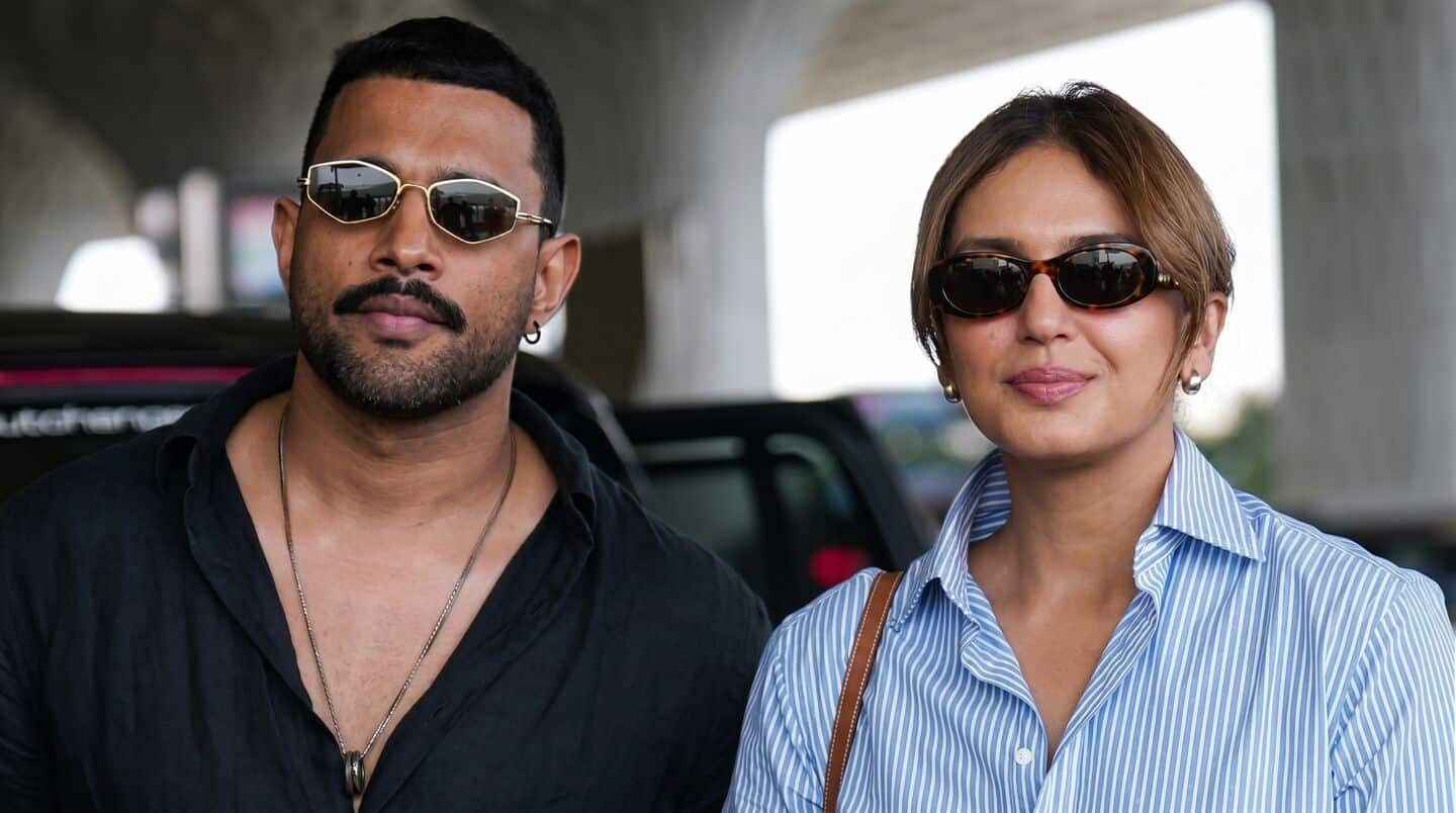 Qureshi seen with rumored fiance Singh in Mumbai, stays silent