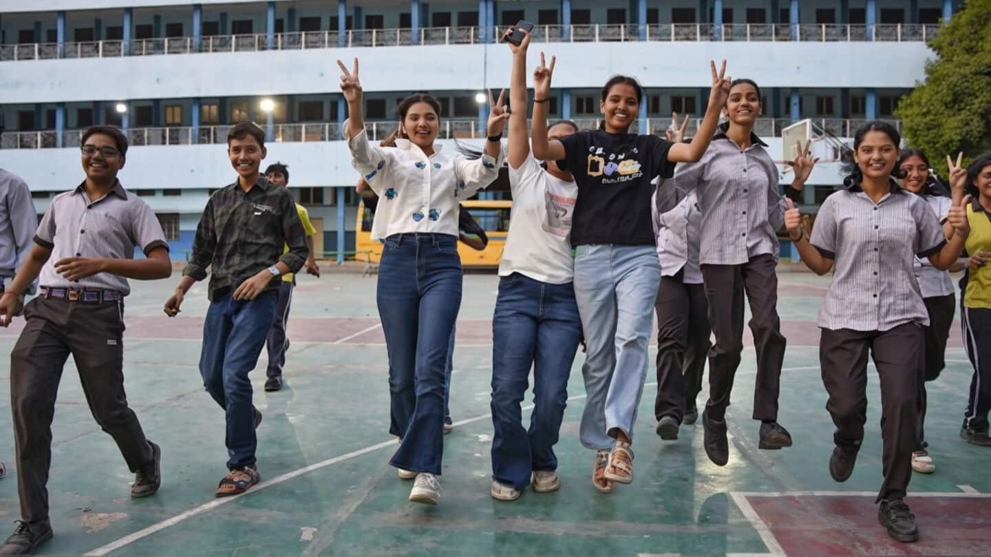 CBSE 10वीं के टॉपर्स ने खोला राज! सिर्फ 3-6 घंटे पढ़कर ऐसे पाएं पूरे नंबर!