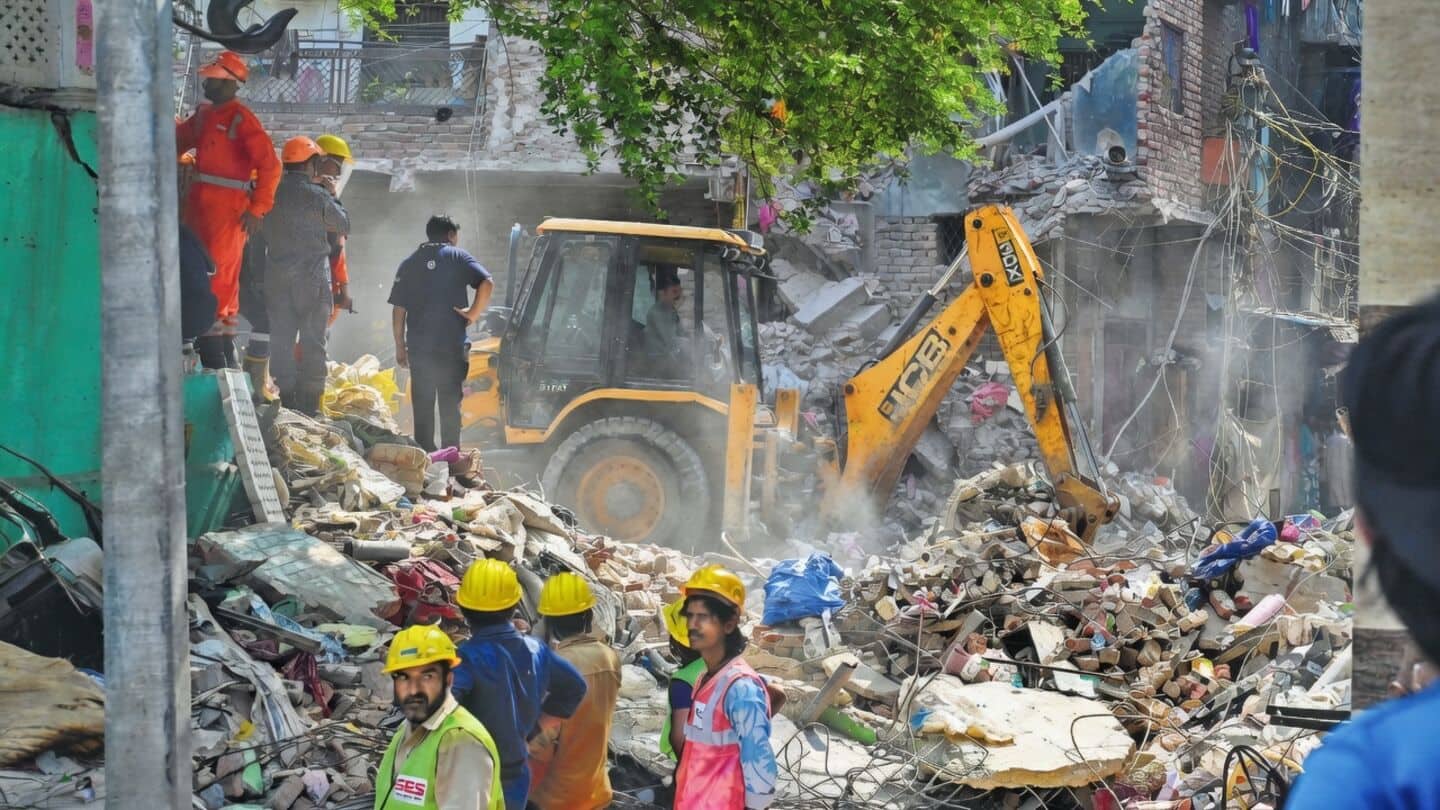 New Seemapuri building collapse kills at least 4, agencies blame