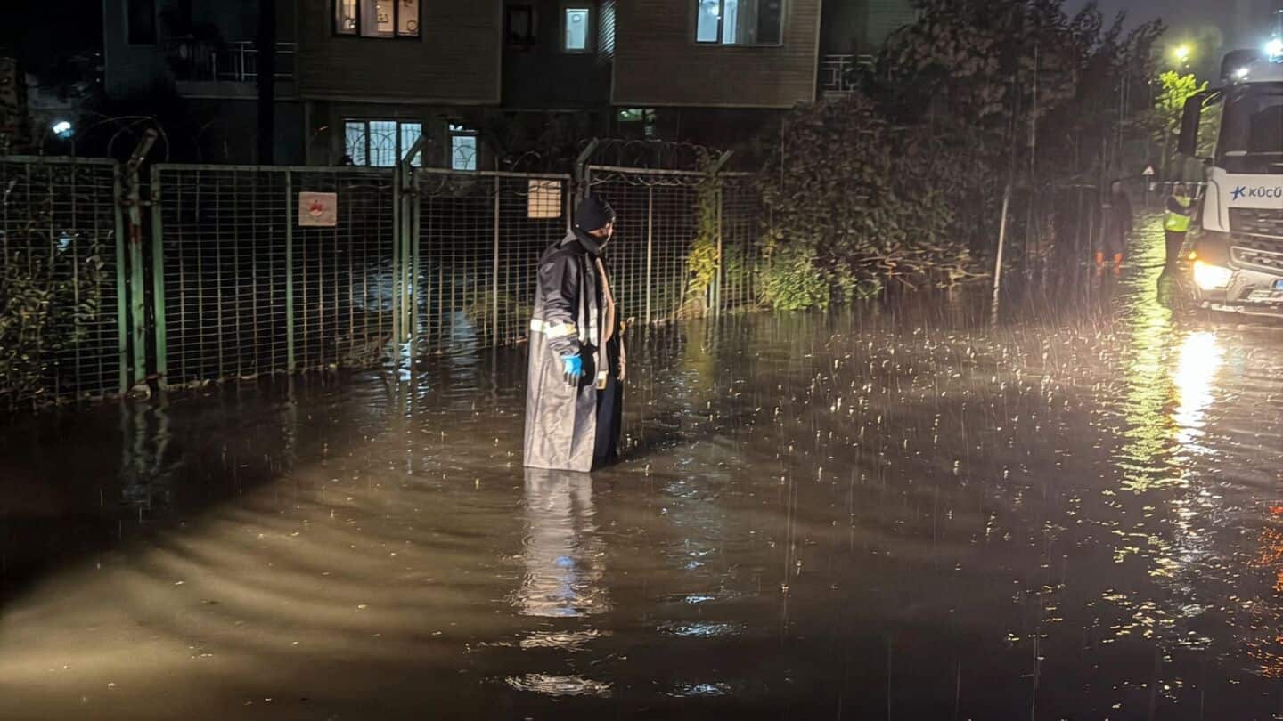 Istanbul sees heaviest rainfall in 84 years, floods kill 2