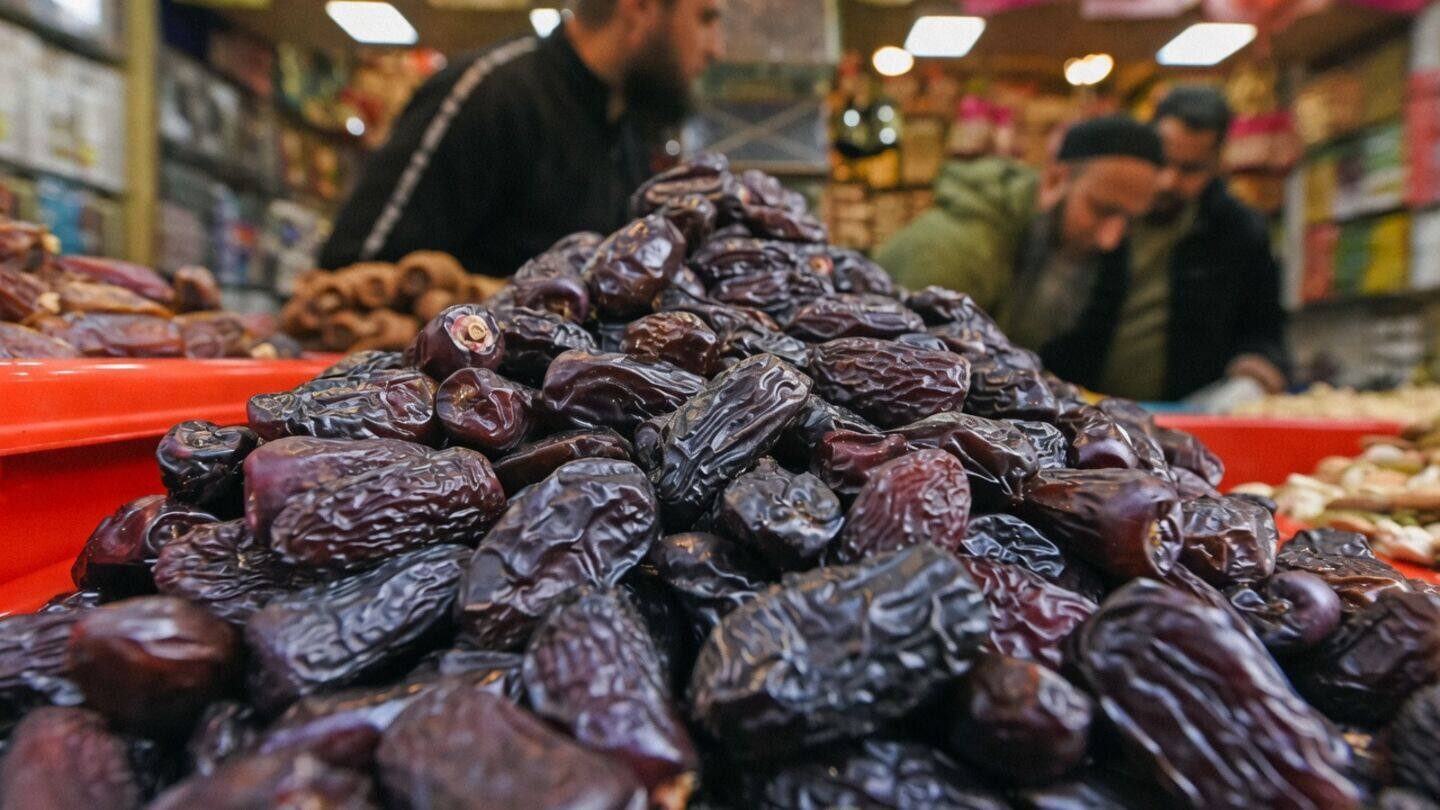 DRI stops over 362 mt Pakistani dates smuggled into India