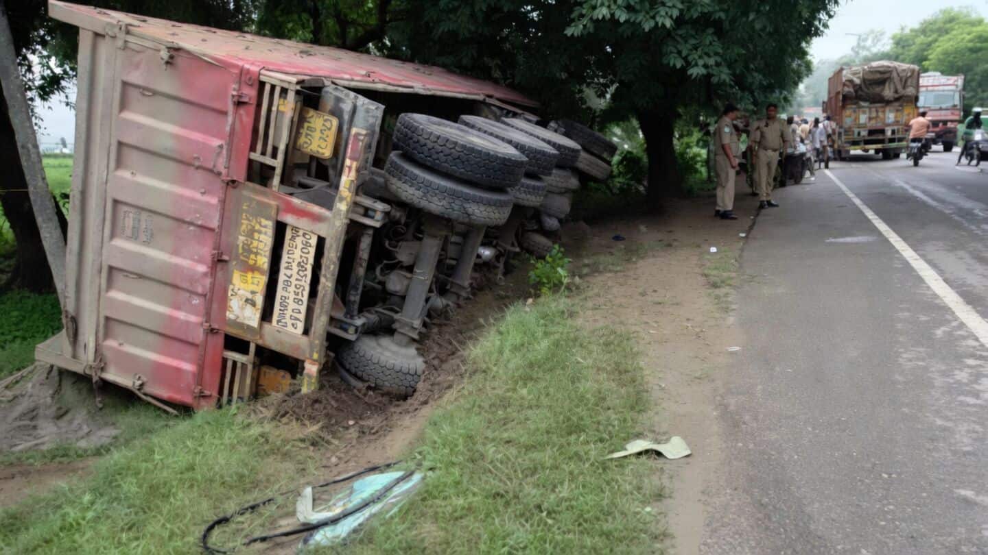 Sunday morning Sambhal crash on Agra-Moradabad highway kills 5