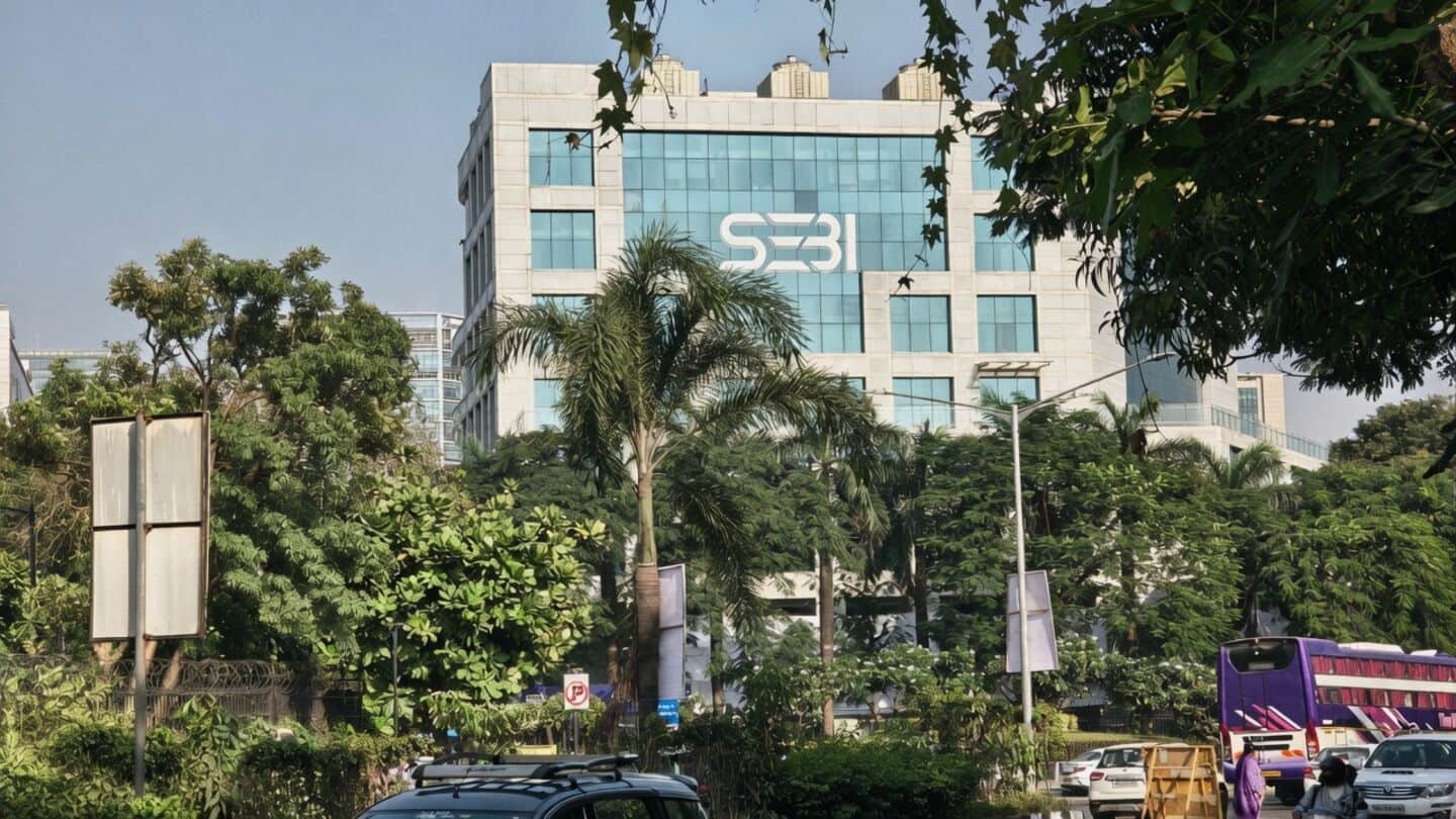 Sensex rises 685.34 points, Nifty closes 22,776.10 as oil falls
