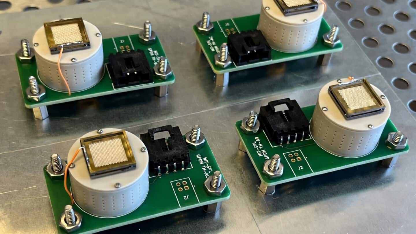 MIT engineers build non-toxic single-fuel propulsion for CubeSats using ASCENT