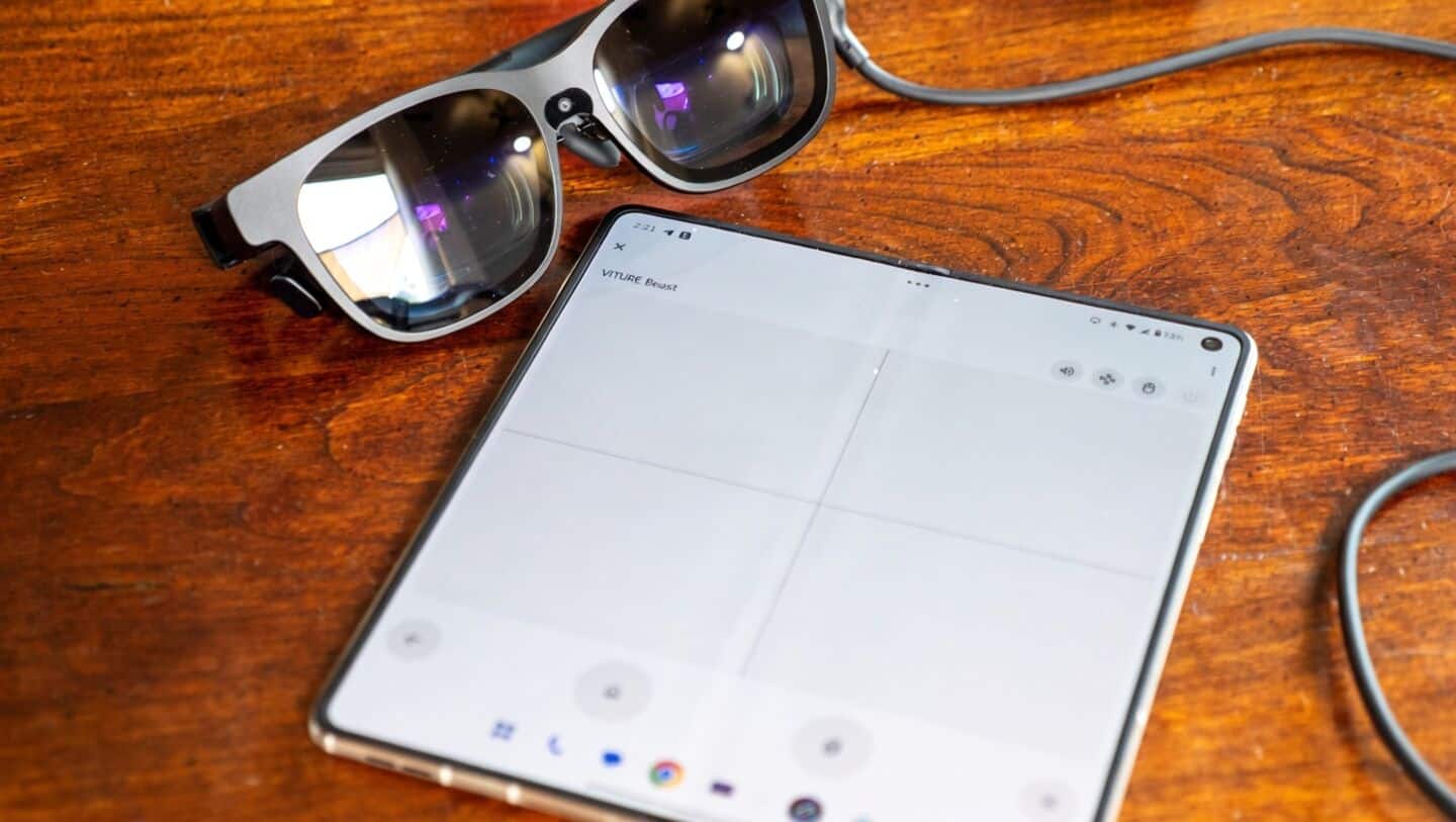 Motorola turns Razr Fold 2026 into laptop with smart glasses