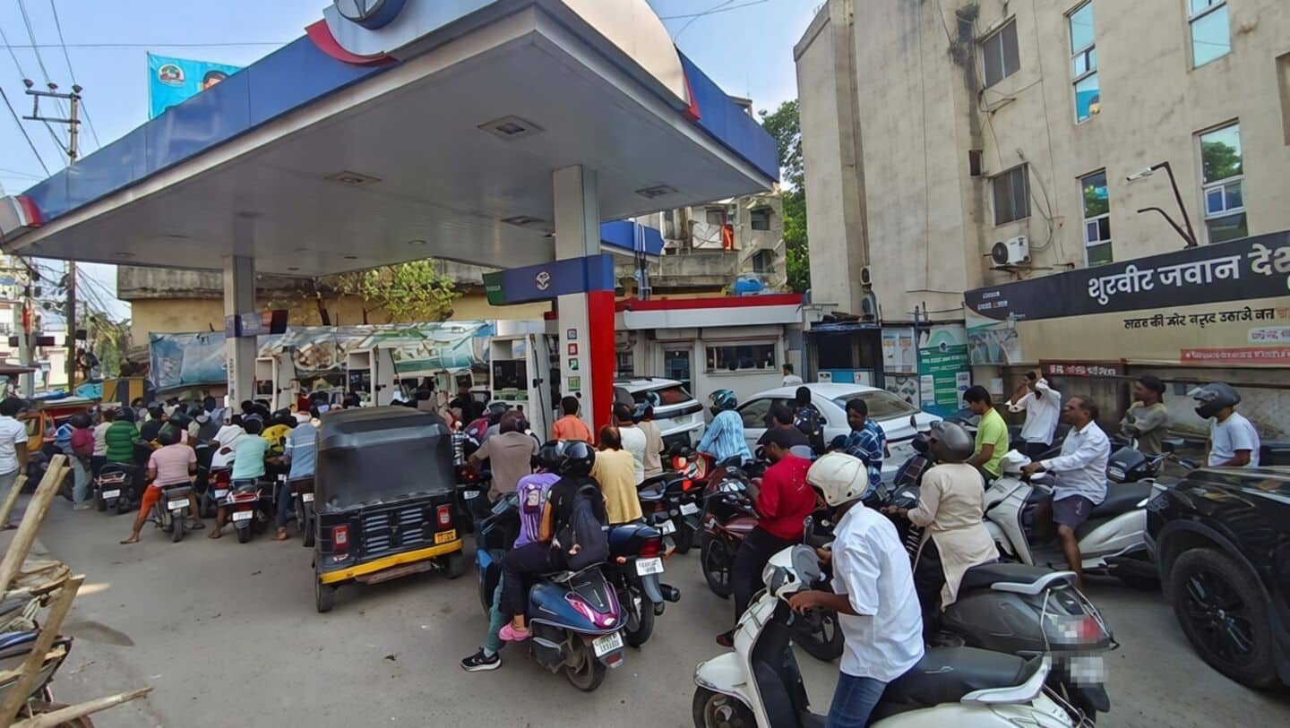 Mumbai fuel prices rise gasoline ₹106.64 per liter diesel ₹93.14