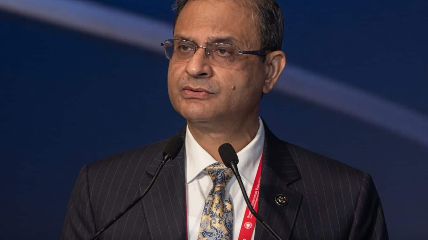 RBI Governor Sanjay Malhotra cautions against mainstream cryptocurrencies in India