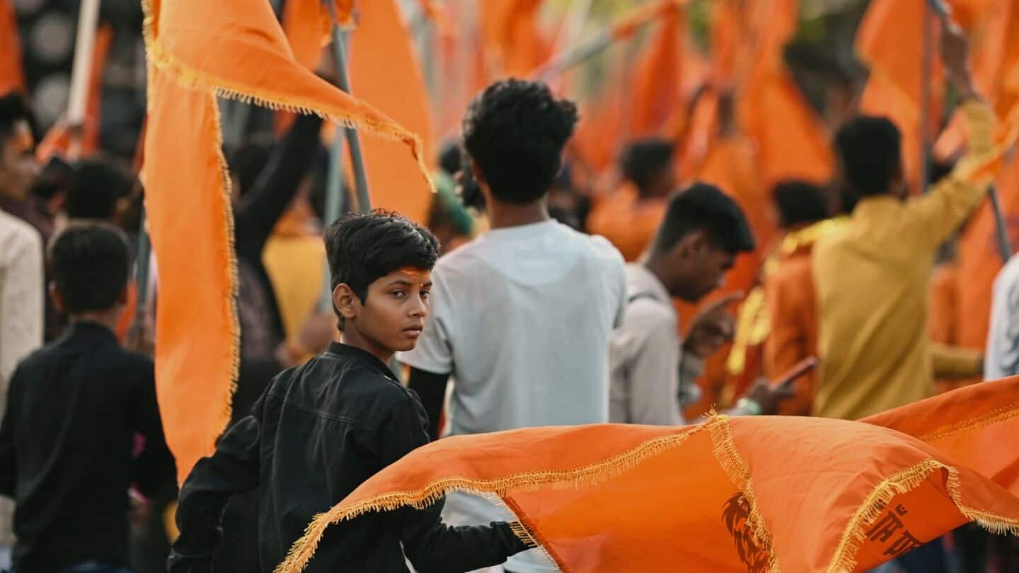 Saffron clad protesters paint Anandabazar Patrika over 'saffron hooliganism' remark