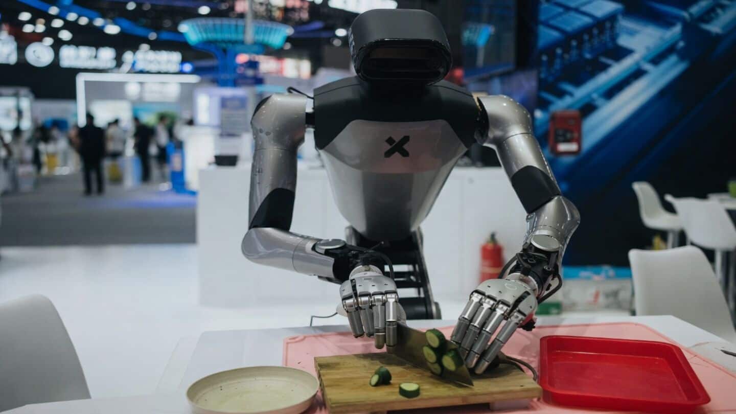 Robot awkwardly tries slicing cucumber in viral tech event clip