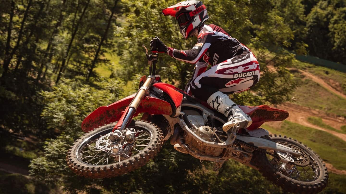 Ducati debuts Desmo250 MX 250-cc motocross model with 44hp