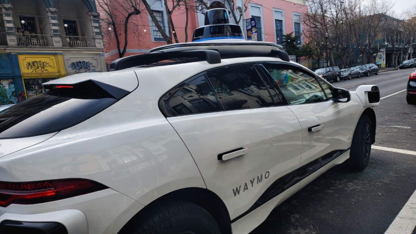 Waymo recalls 672 robotaxis after alley pole bump in Phoenix