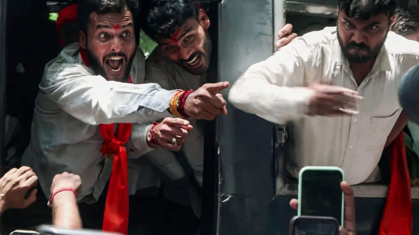 झारखंड: रांची में ABVP का पेपर लीक पर प्रदर्शन, पुलिस ने 110 छात्रों को हिरासत में लिया