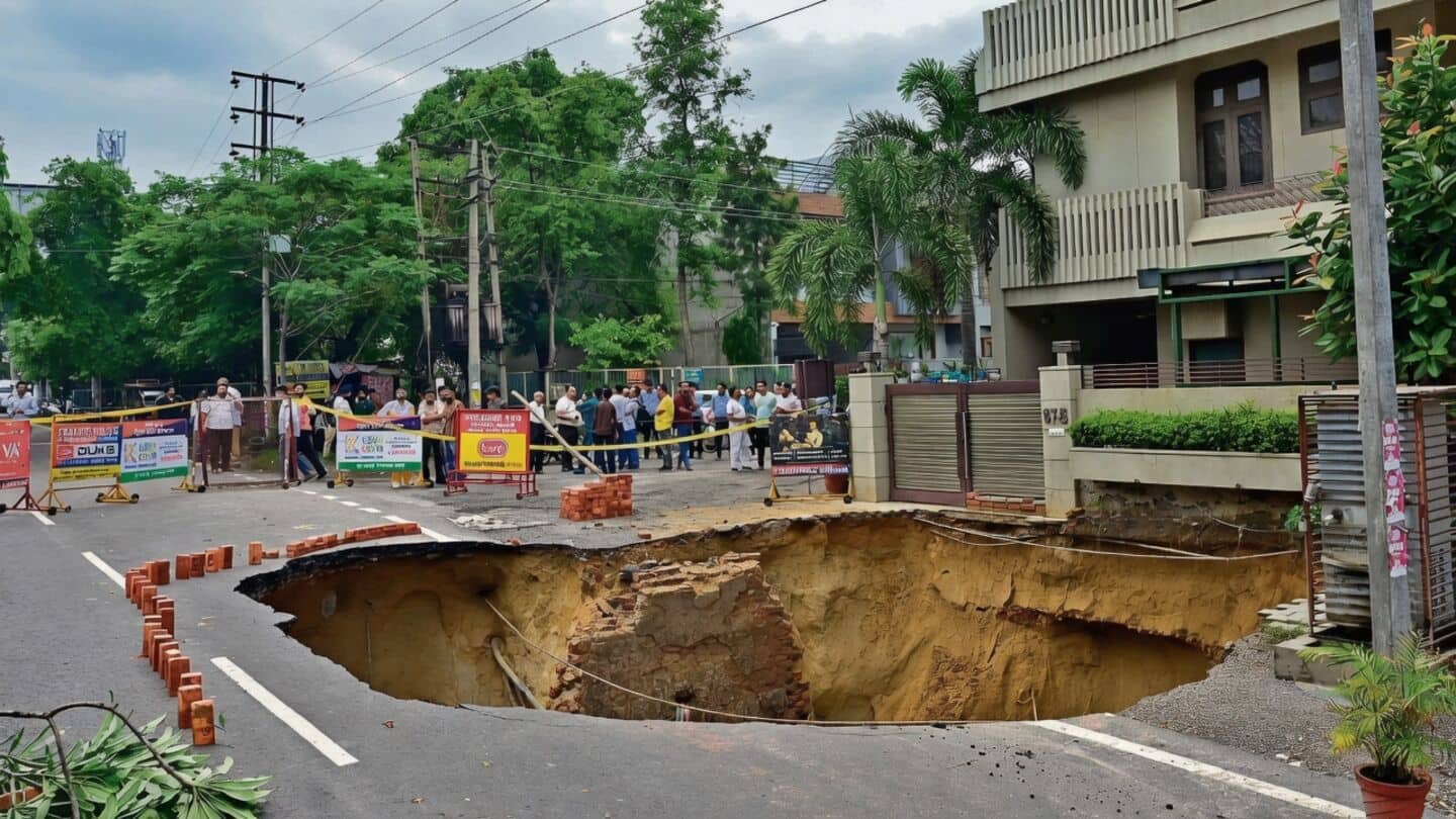 Giant sinkhole opens in Kitchlu Nagar Ludhiana, probe under way
