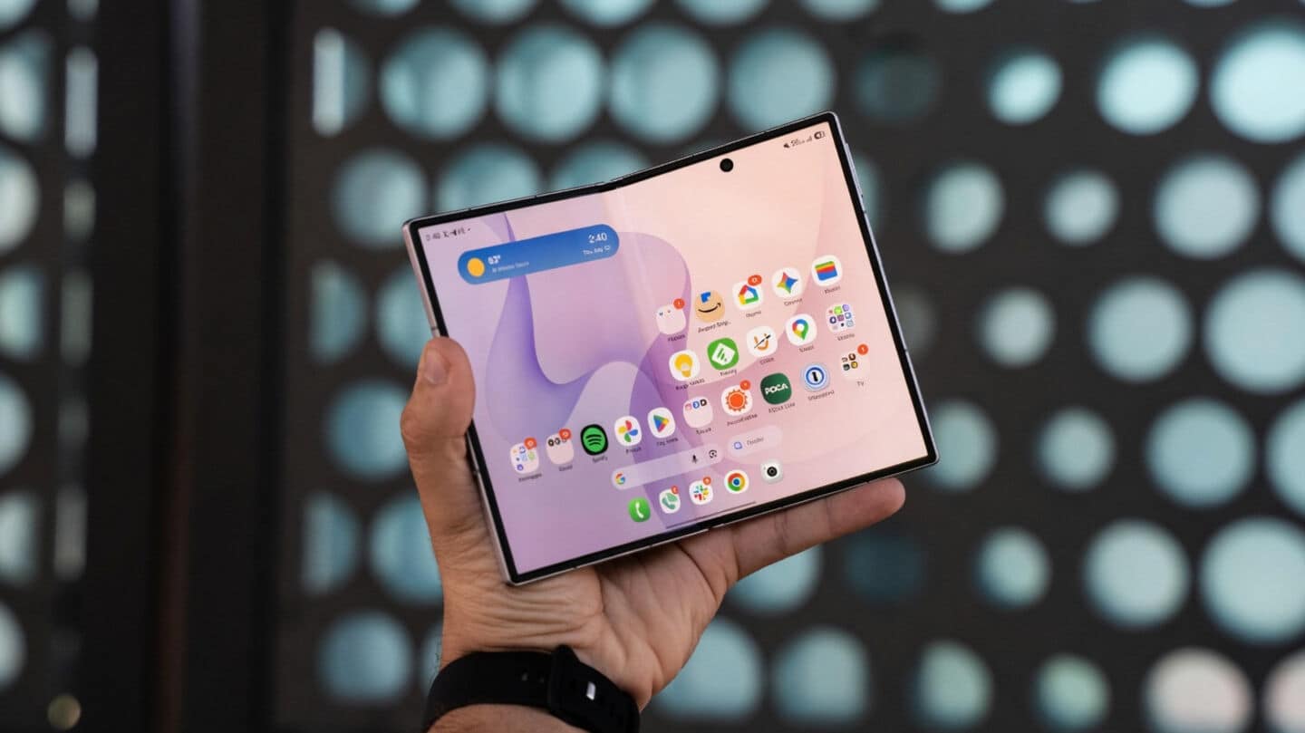 Samsung says Galaxy Z Fold 8 corner flex is intentional