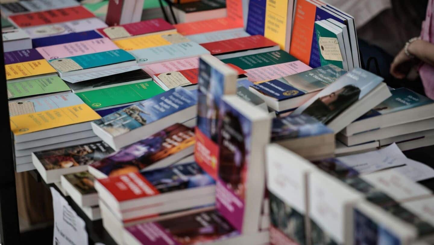 As AI writing proliferates, writers use quirks to prove authorship