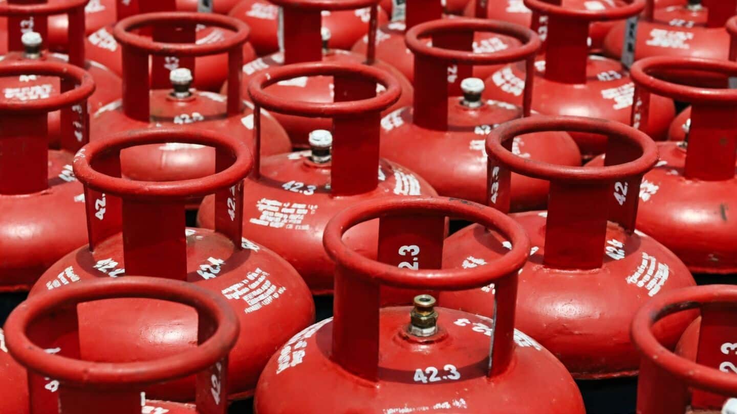 Indian oil companies plan 10-kg LPG cylinders for commercial sale