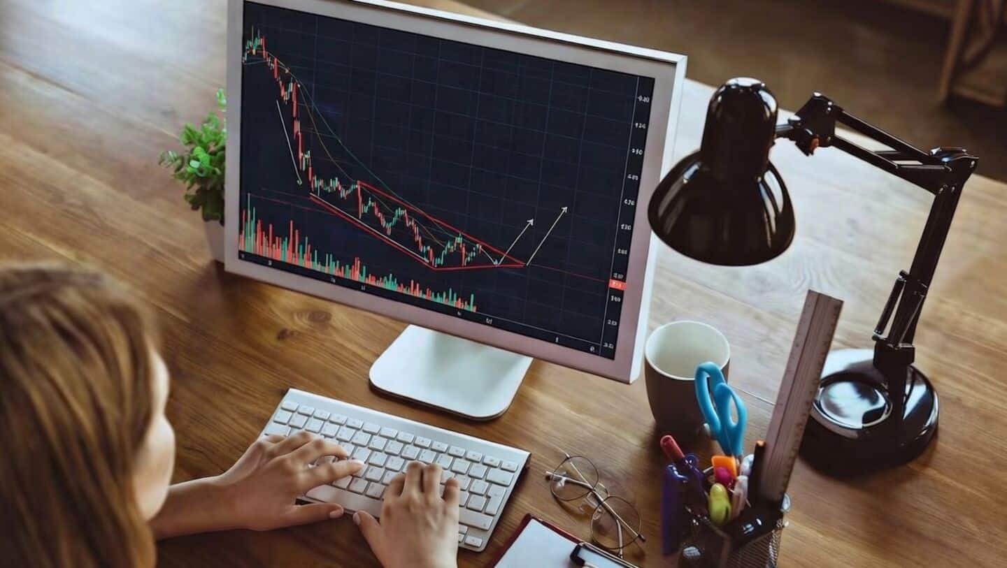 US stocks fall as Hezbollah attacks fuel U.S.-Iran clash fears